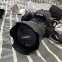 出售佳能200D 二代單反相機，僅限自提，幾乎全新，配件全